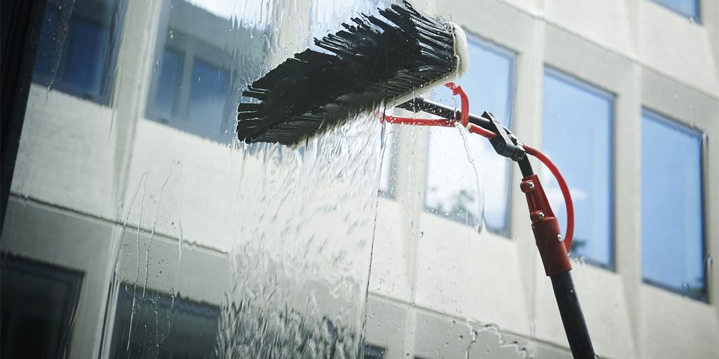 Window cleaning in high-rise buildings, houses with a brush